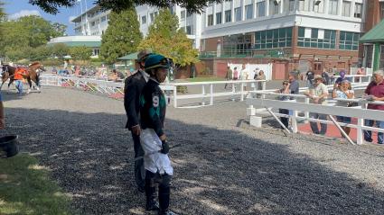 Jose Ortiz and Kelly Breen discussing strategy for Easy as A.B.C for Race 2 at Monmouth Park on Saturday, September 17, 2022 (Christopher Driscoll)